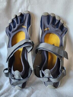 Vibram FiveFingers Minimalist Toe Shoes in Navy and Yellow Size 11 To 11.5